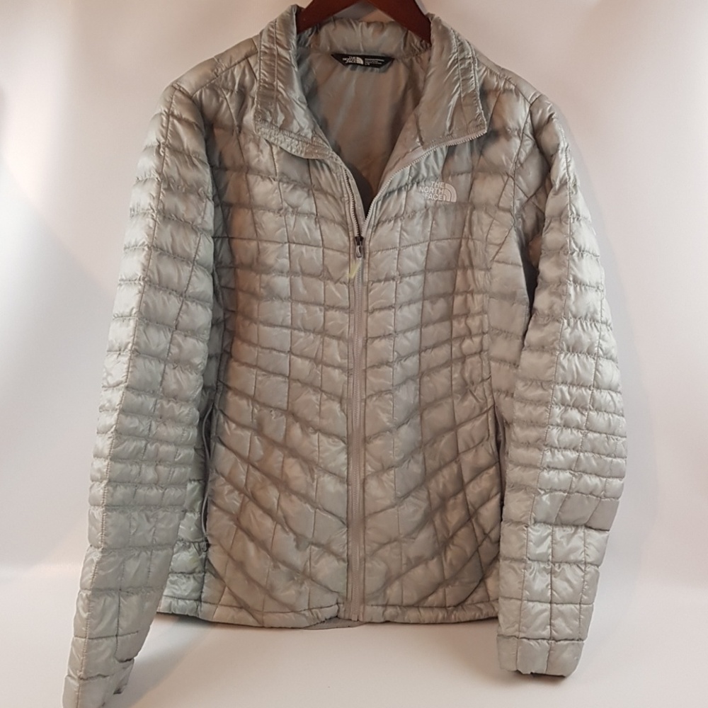 The North Face gray large light puffy jacket